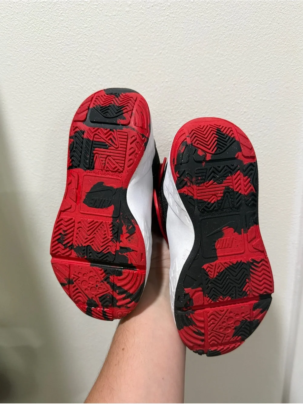 Nike Team Hustle D 12 size 10.5c